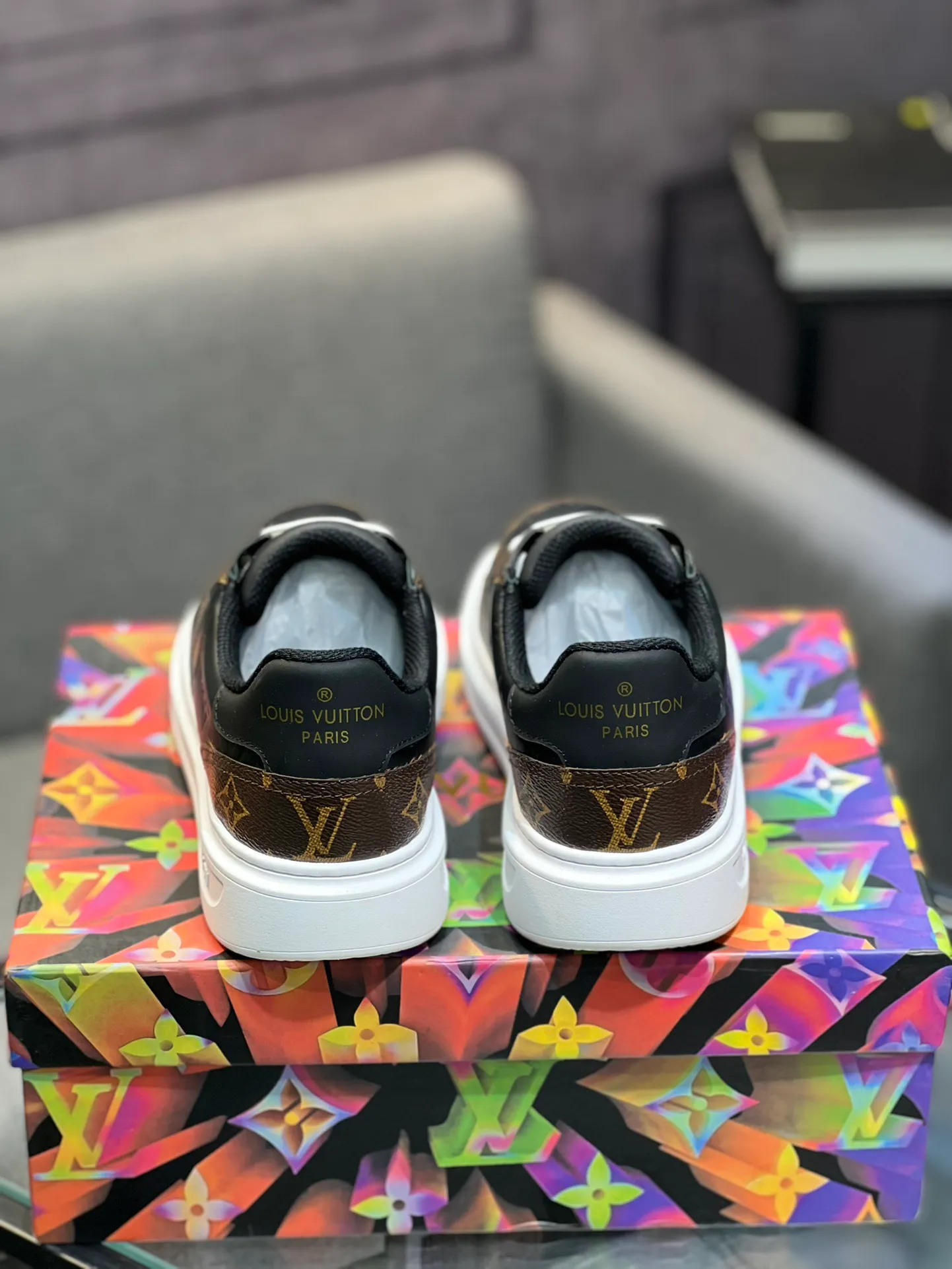 Men's Men's Shoes 💰540 LV Louis Vuitton. The latest fashionable casual shoes are popular in physical stores. The new spring and summer comfortable imported custom patent leather plus cowhide, cowhide mesh, and unique jacquard fabric element design. With sheepskin lining, Lv original base, [sun][sun] high-end packaging and high quality💪Details determine quality, welcome to compare🇮🇹Code number 38-44, 45 can be customized